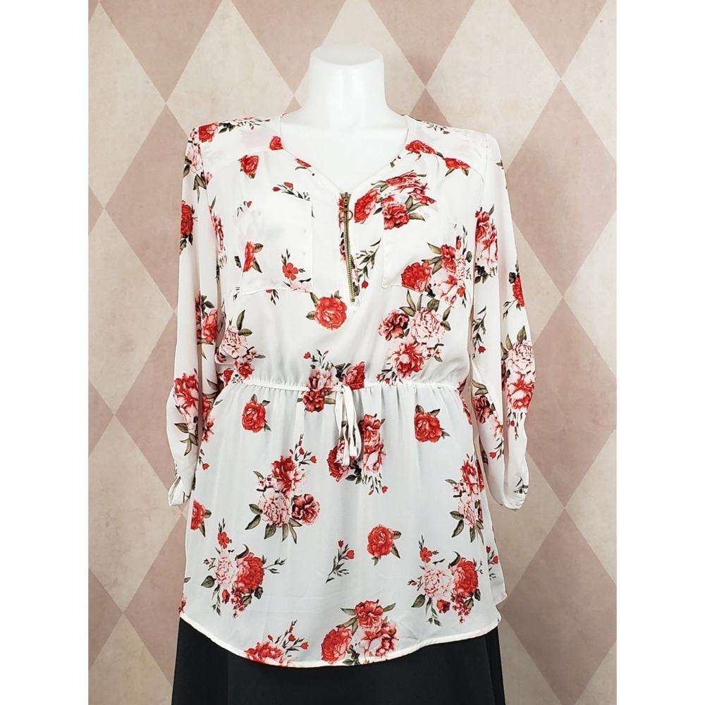 🆕️ Rue 21 | Red Rose White Top